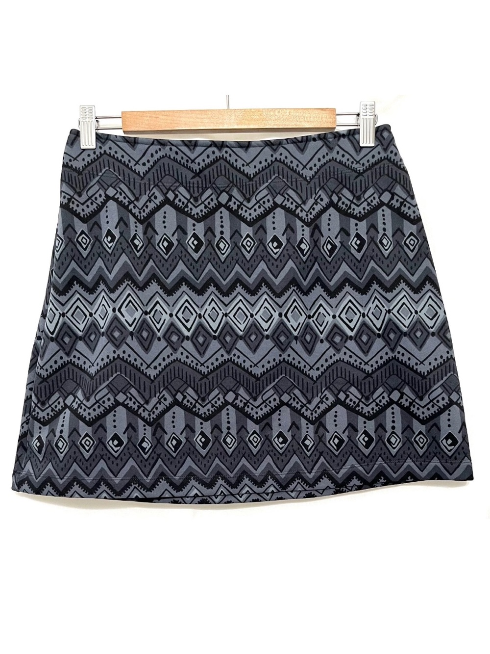 Athleta Monarch Gray/ Tribal Patterned Mini Skirt Size S EUC